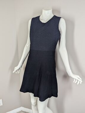 Theory Black Fit Flare Dress Size 2 Sleeveless Textured Bodice Classic Work Dres